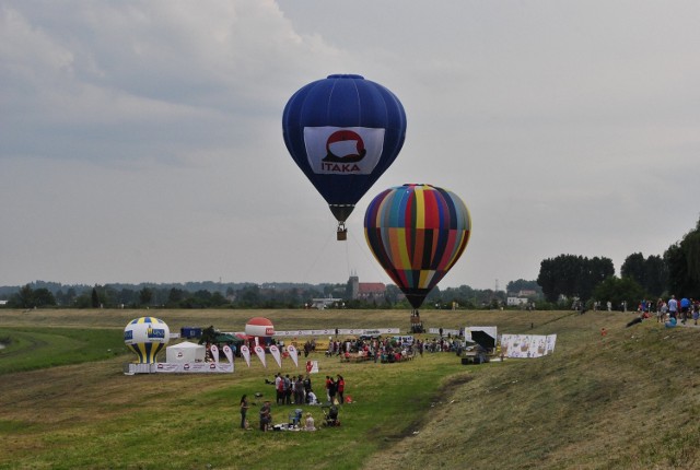 W czerwcu ub. r. opolanin zorganizował imprezę z balonami w roli głównej na wałach nad Odrą w pobliżu ulicy Spychalskiego podczas festiwalu Polskiej Piosenki.