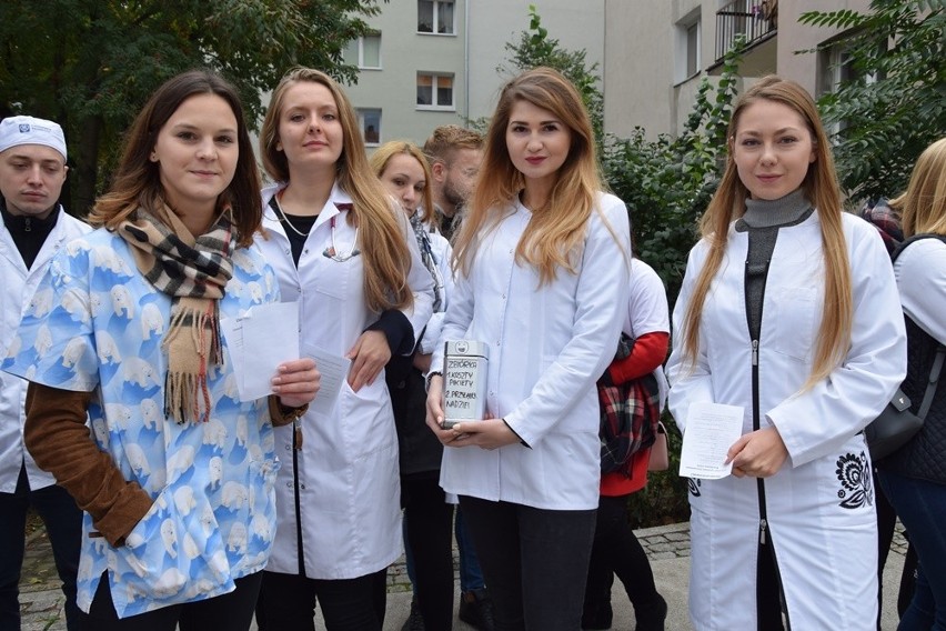 Protest studentów medycyny we Wrocławiu (ZDJĘCIA)