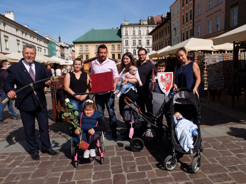 Wieliczka. Szabla Kilińskiego dla Romana Koszyka. To najwyższe odznaczenie w polskim rzemiośle