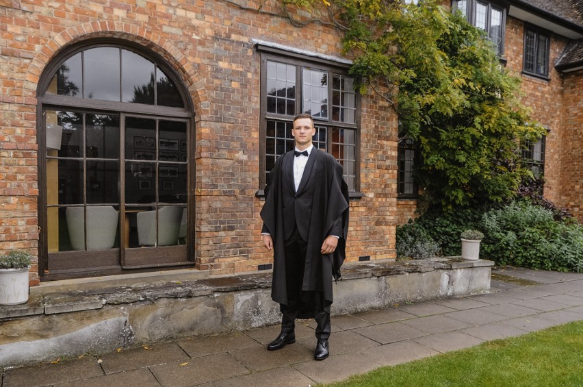 Z Kielc wprost na Cambridge. 25-letni Michał Słowak ukończył najbardziej prestiżowe uczelnie na świecie. Swoją wiedzą podzieli się z innymi