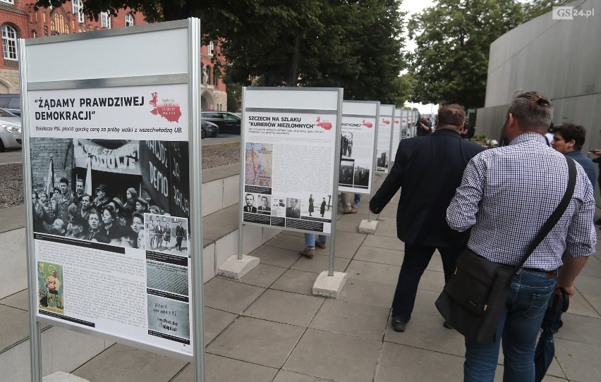 "Najdalsza Polska. Szczecin 1945-1948". Nowa wystawa plenerowa na pl. Solidarności