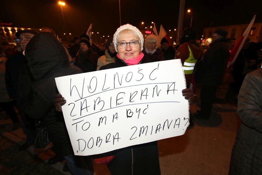 Głośny "Strajk obywatelski" w Kielcach. Przyszło kilkaset osób