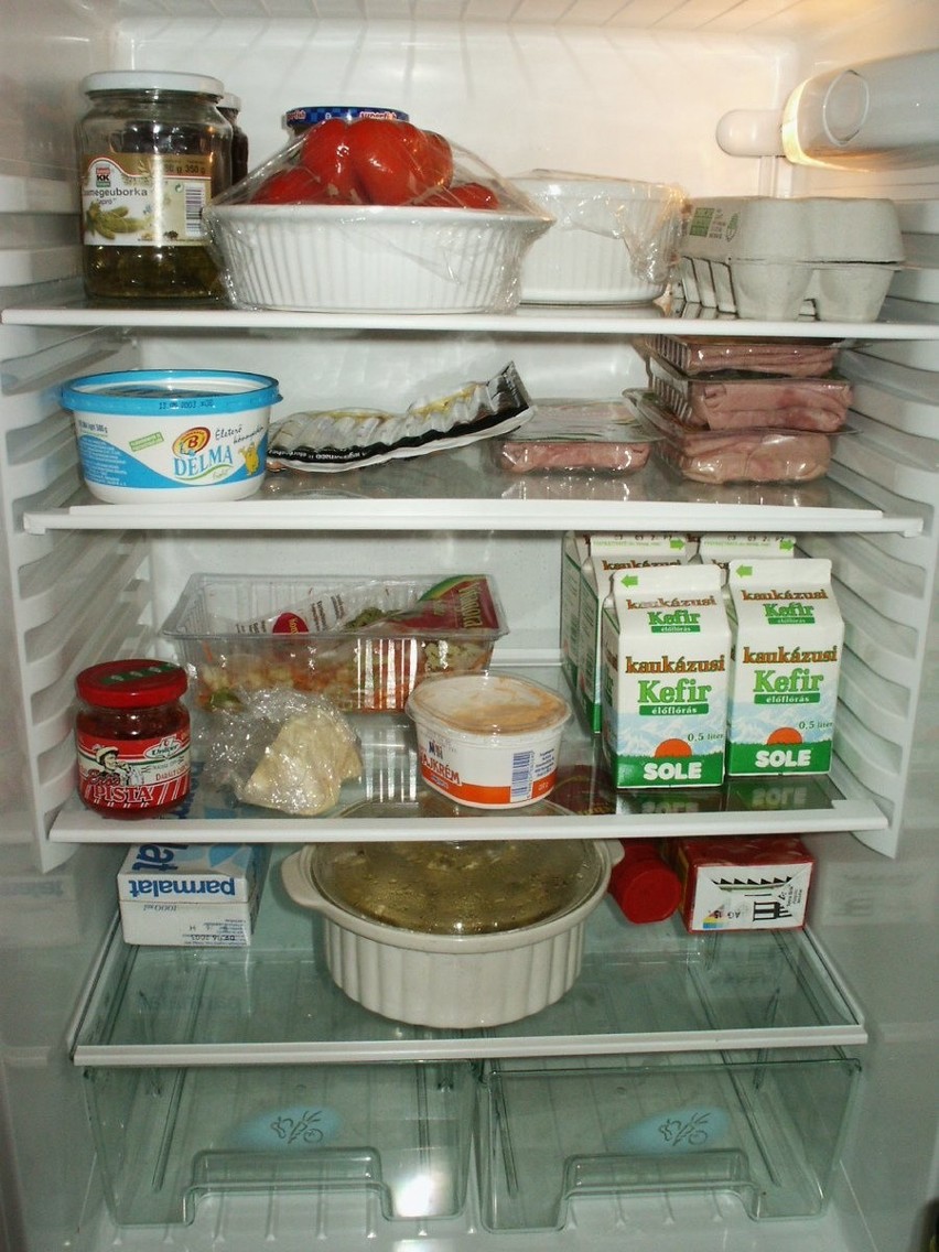 4. Przygotujmy większe ilości jedzenia, kiedy mamy wolniejszy dzień, na przykład w weekend. Możemy je wówczas trzymać w lodówce lub w zamrażalniku i w tygodniu tylko wyciągać potrawę, na którą mamy ochotę.