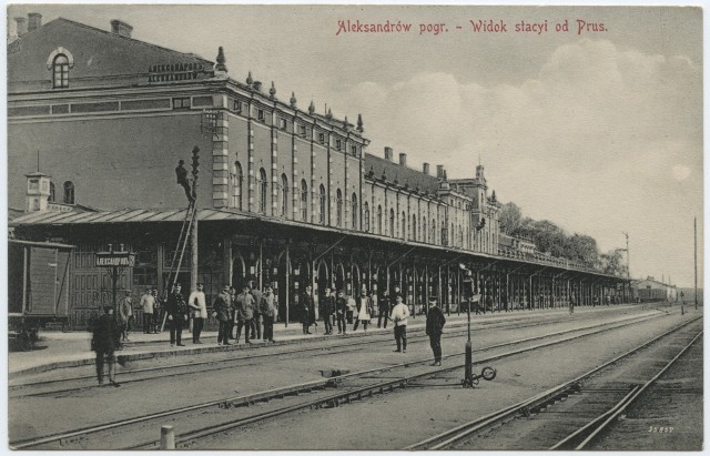 Dworzec graniczny w Aleksandrowie Kujawskim. Według letniego rozkładu jazdy na 1904 rok, stąd miał odjeżdżać bezpośredni pociąg nad Morze Żółte.