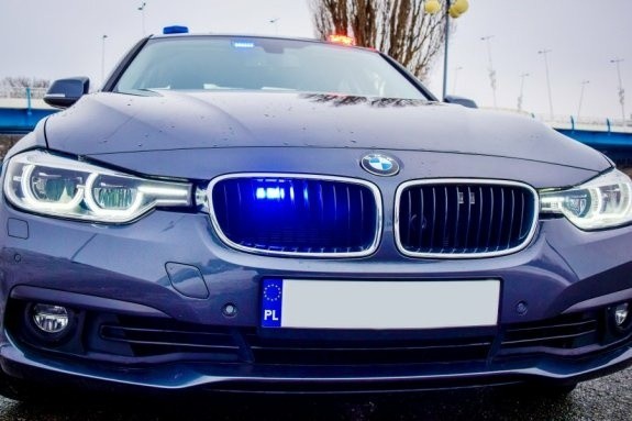 Funkcjonariusze policji i ITD eskortowali do szpitala w Rzeszowie auto z rodzącą kobietą.