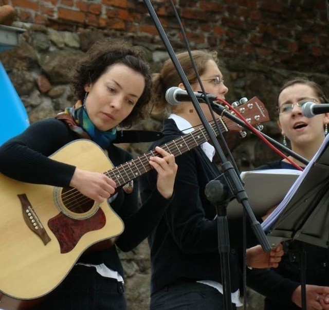 Canto Allegro zaśpiewa po mszy w kościele gimnazjalnym w Chojnicach