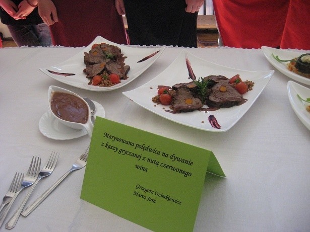 Zdrowo, smacznie i regionalnie, czyli konkurs kulinarny w nowosolskim "Spożywczaku" (zdjęcia)