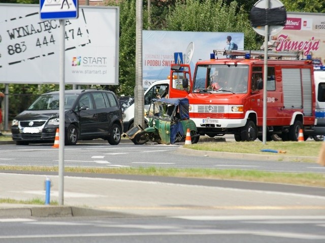 Samochód osobowy nie ustąpił pierwszeństwa innemu pojazdowi, w skutek czego doszło do zderzenia pojazdów