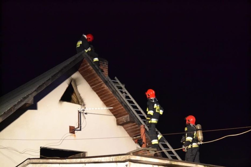 Somonino: Pożar kotłowni w budynku warsztatowym [20.11] W akcji bierze udział łącznie 7 zastępów straży pożarnej