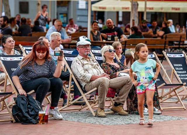 Letnie granie na rynku w Bytomiu. W soboty muzyka ożywia bytomską starówkę