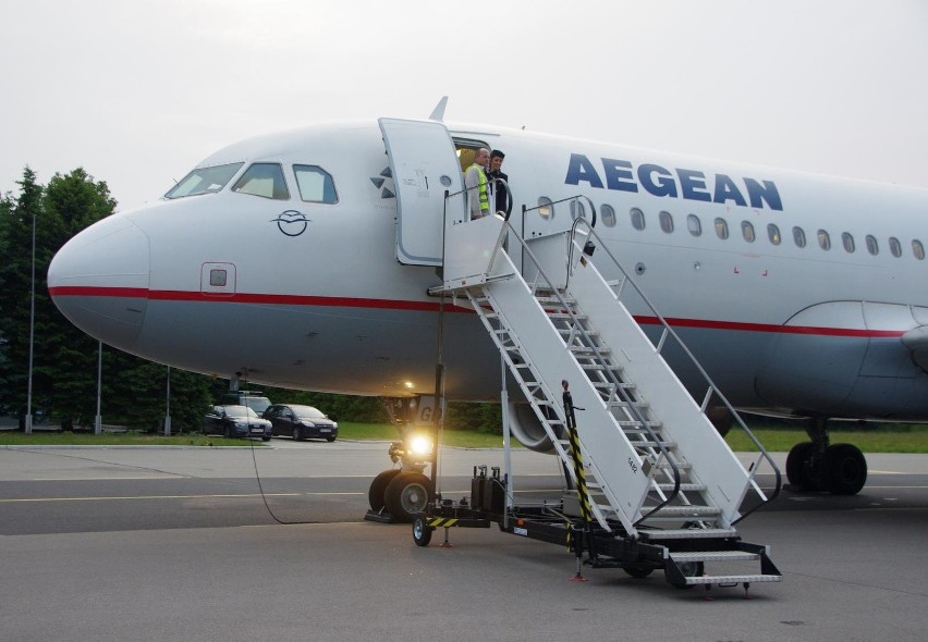 Piłkarska reprezentacja Grecji wylądowała na lotnisku w Gdyni [ZDJĘCIA]