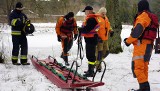 Strażacy z JRG w Olkuszu wzięli udział w ćwiczeniach na lodzie. Zobacz, jak strażacy ćwiczą do akcji [ZDJĘCIA]