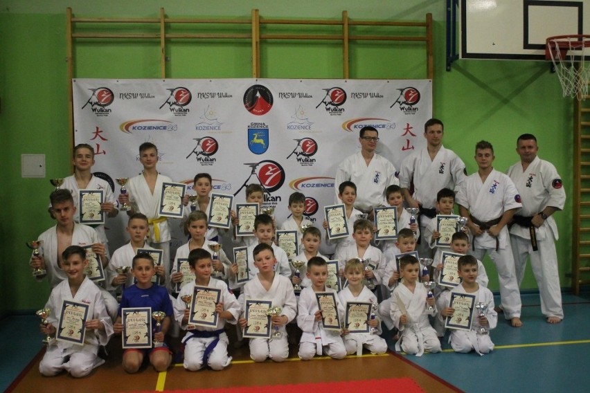 Turniej Sprawnościowy Karate w Kozienicach. Były ciekawe walki i dużo emocji