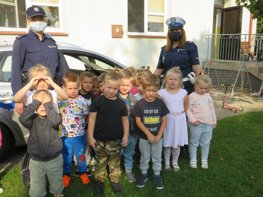 Maków Mazowiecki. Profilaktyczna akcja policji w Przedszkolu nr 2. 15.09.2020. Zdjęcia