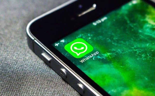 WhatsApp systematycznie wprowadza nowe funkcje, a najnowsza dotyczy logowania do konta.