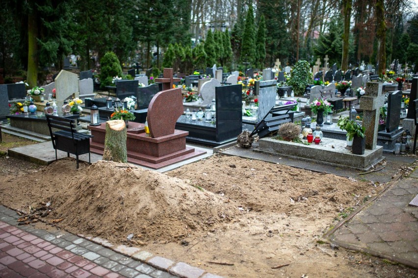 W Słupsku grobów nieopłaconych na dwóch cmentarzach...