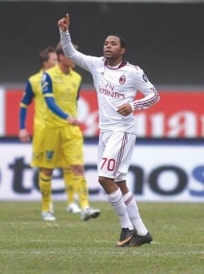 Robinho (Milan) cieszy się z gola strzelonego Chievo Fot. PAP/EPA/VENEZIA FILIPPO