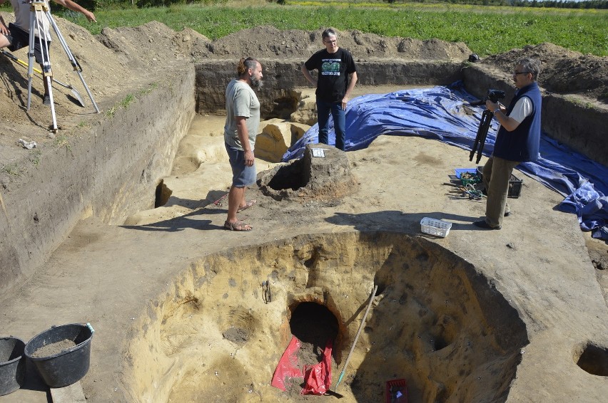 Odkrycie archeologiczne w Pełczyskach. Odkopano piec i złote ozdoby