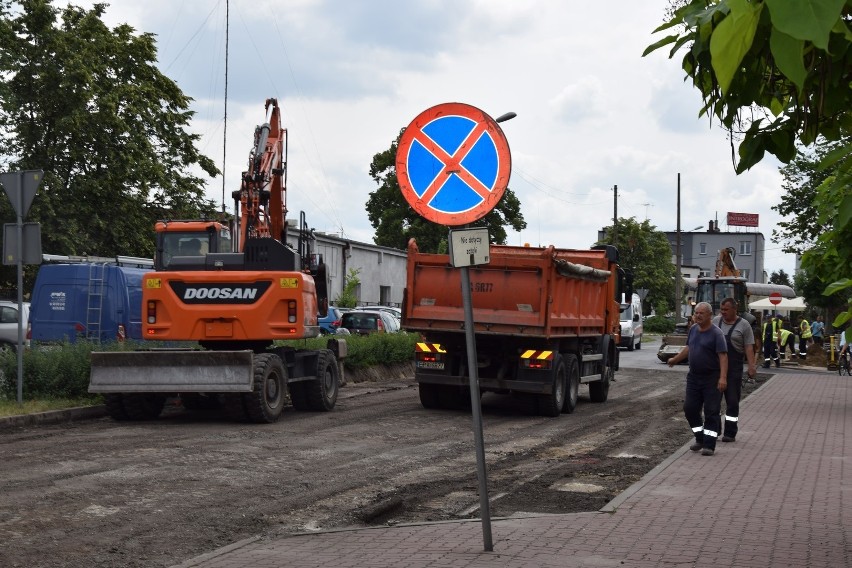 Budowa ronda na skrzyżowaniu ul. 9 maja i Południowej. Lepiej omijać centrum Łasku