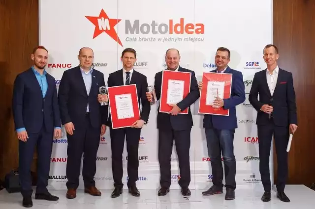 Pilkington dostał prestiżową nagrodę Moto Idea 2016Nagrody Moto Idea 2016, od czwarty od lewej Ryszard Jania prezes Pilkington Automotive Poland.