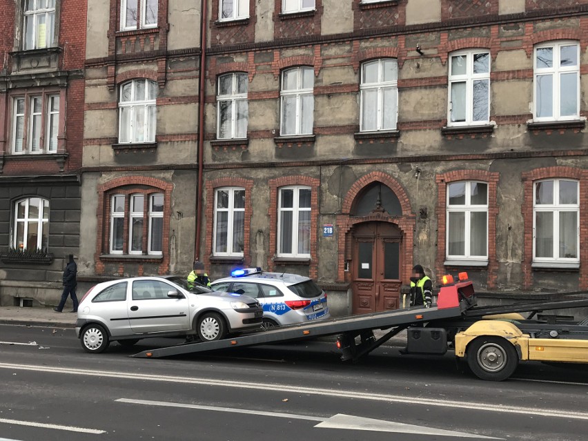 Wypadek na ulicy Tuwima w Słupsku. Jedna osoba przewieziona do szpitala [ZDJĘCIA]