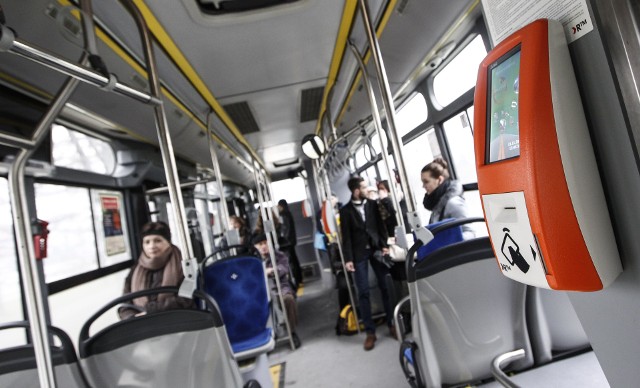 Niesprawne biletomaty to częsty problem w rzeszowskich autobusach czy na przystankach komunikacji miejskiej.