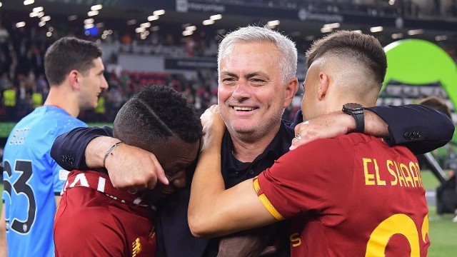 Jose Mourinho postanowił pozostać na kolejny sezon w AS Roma