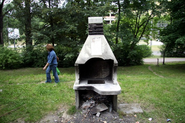 Jedyny grill, który ostał się na LSM, to ten na os. Mickiewicza.