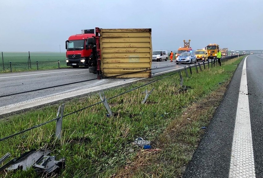 Uwaga !!! Utrudnienia na A1 na 121,5 km. Autostrada jest...