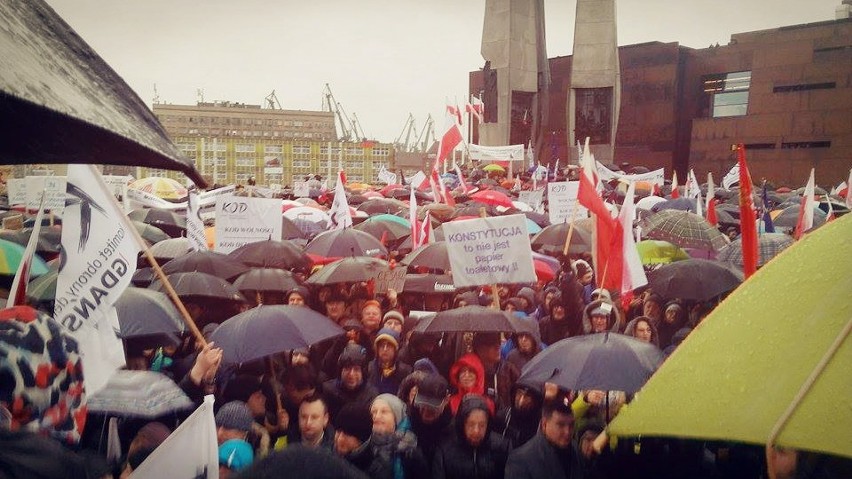Wiec KOD "Obywatele dla demokracji" 13.12.2015, Plac...