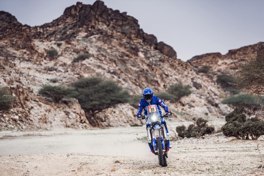 Motocyklista ORLEN Team Maciej Giemza miał upadek na drugim etapie 45. Rajdu Dakar. Doznał kontuzji barku i musiał się wycofać z rajdu