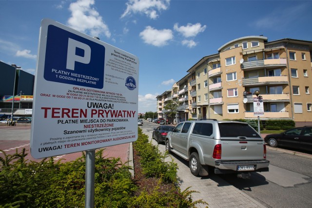 Parking jest pusty a okoliczne uliczki są zastawione autami. Przy Aldi na ul. Mińskiej staniemy tylko na godzinę