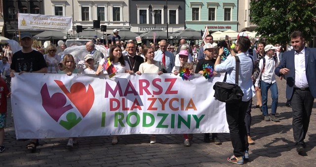 Niedzielny marsz odbył się pod hasłem "Dzieci przyszłością Polski"