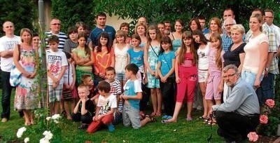 Grupa Naddniestrzan ze swoimi opiekunami z gminy Krzeszowice w Nawojowej Górze FOT. ARCHIWUM