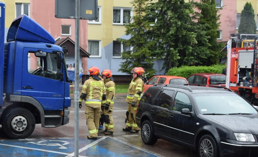 Pożar auta w Ostrołęce. Strażacy interweniowali na ul. Kleeberga. 30.05.2022
