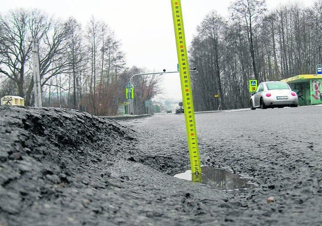 Jest szansa, że droga pełna kolein z Wodzisławia do Raciborza wreszcie będzie równa jak stół