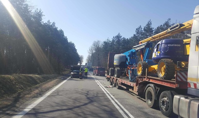 Na DK 61 na wysokości miejscowości Karwowo doszło do zdarzenia drogowego z udziałem 4 pojazdów.