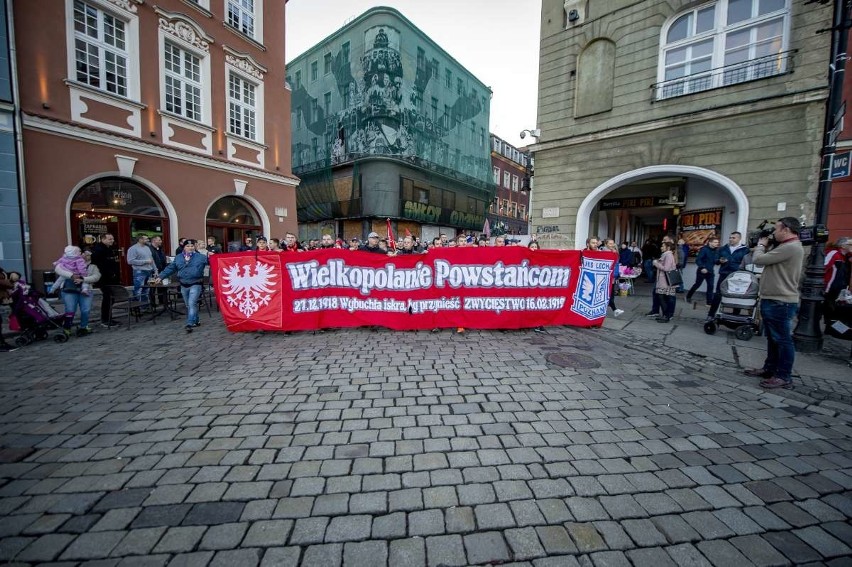 Kilkaset osób wzięło udział w Marszu Zwycięstwa, który w...