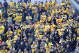 Podbeskidzie - GKS Katowice ZDJĘCIA KIBICÓW GieKSy. Fani GKS-u w wielkiej grupie na zakazie dopingowali na stadionie Górali