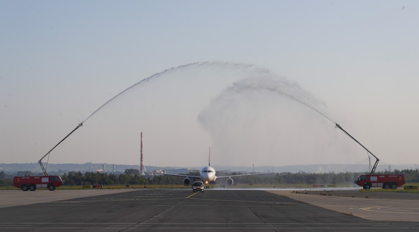 Lądowanie pierwszego samolotu Wizzair na trasie Oslo -...