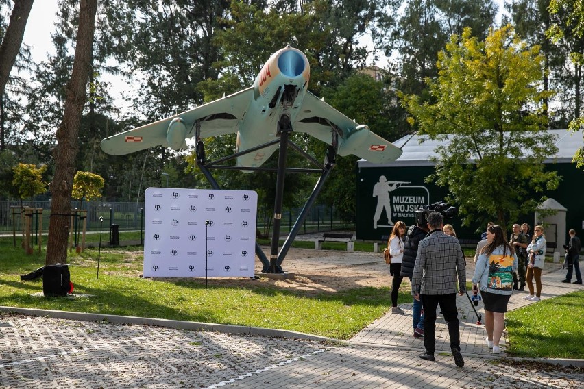 Odrzutowiec LIM-5 trafił do białostockiego Parku Militarnego. Odrestaurowano go na Politechnice Białostockiej (zdjęcia) 