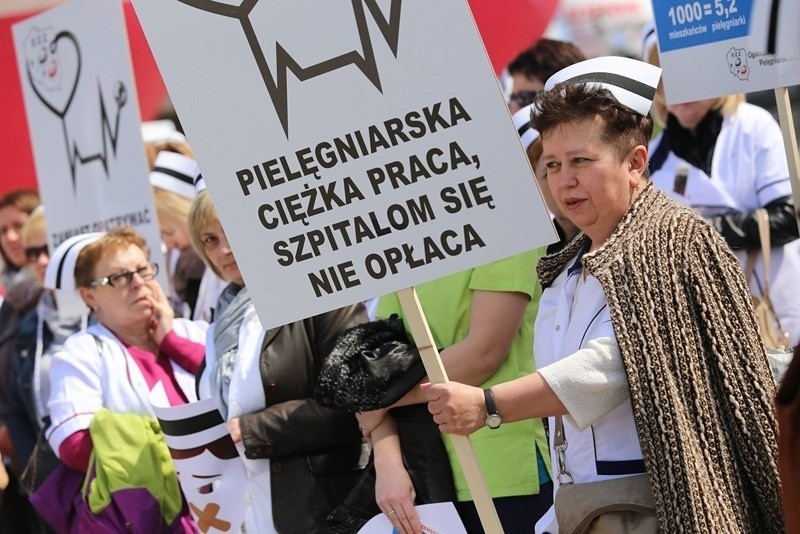 Protest i strajk pielęgniarek w Katowicach pod Spodkiem 22...