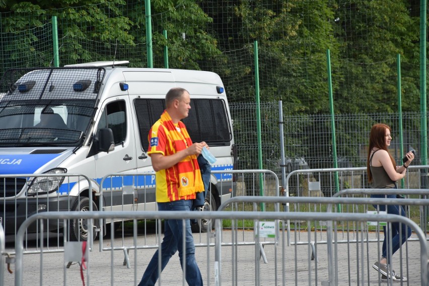 Zdjęcia kibiców Korony Kielce przed meczem z ŁKS Łódź. To pożegnalny występ w PKO Ekstraklasie [ZDJĘCIA, WIDEO]