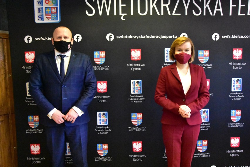 Minister sportu Anna Krupka i Grzegorz Nowaczek, prezes...