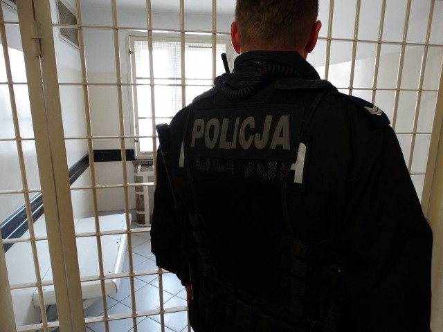 Tarnobrzescy policjanci zatrzymali poszukiwanego przez sąd i prokuraturę 43-latka