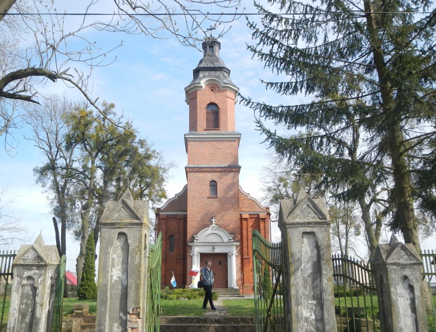 Wieś Słupy nad rzeką Gąsawką. Ponoć w średniowieczu stały tu...