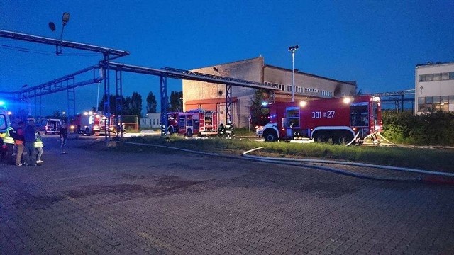 Ponad stu strażaków gasiło pożar magazynu przy ul. Pozomej w Białymstoku. Cześć z nich to ochotnicy z OSP w Czarnej Białostockiej, Turośni Kościelnej czy Zabłudowa.