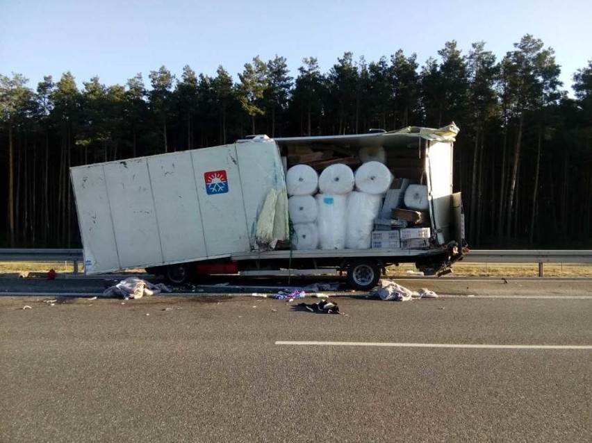 Wypadek w Brzeziu: Ciężarówka potrąciła dwie osoby. Jedna nie żyje, druga walczy o życie
