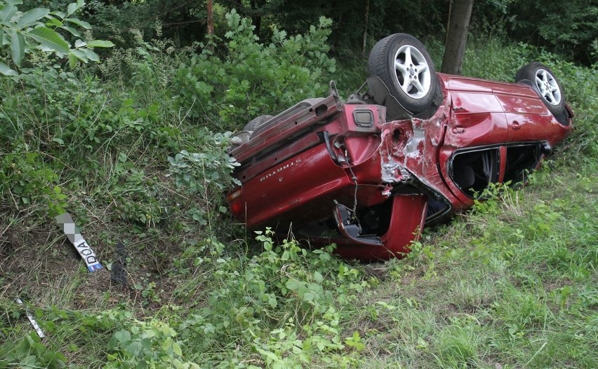 Wypadek na Redyckiej - 10.07.2015. Samochód marki Chrysler...