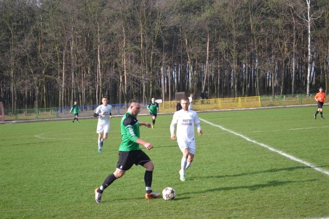 Kujawianka (zielona koszulka) zagra w Inowrocławiu